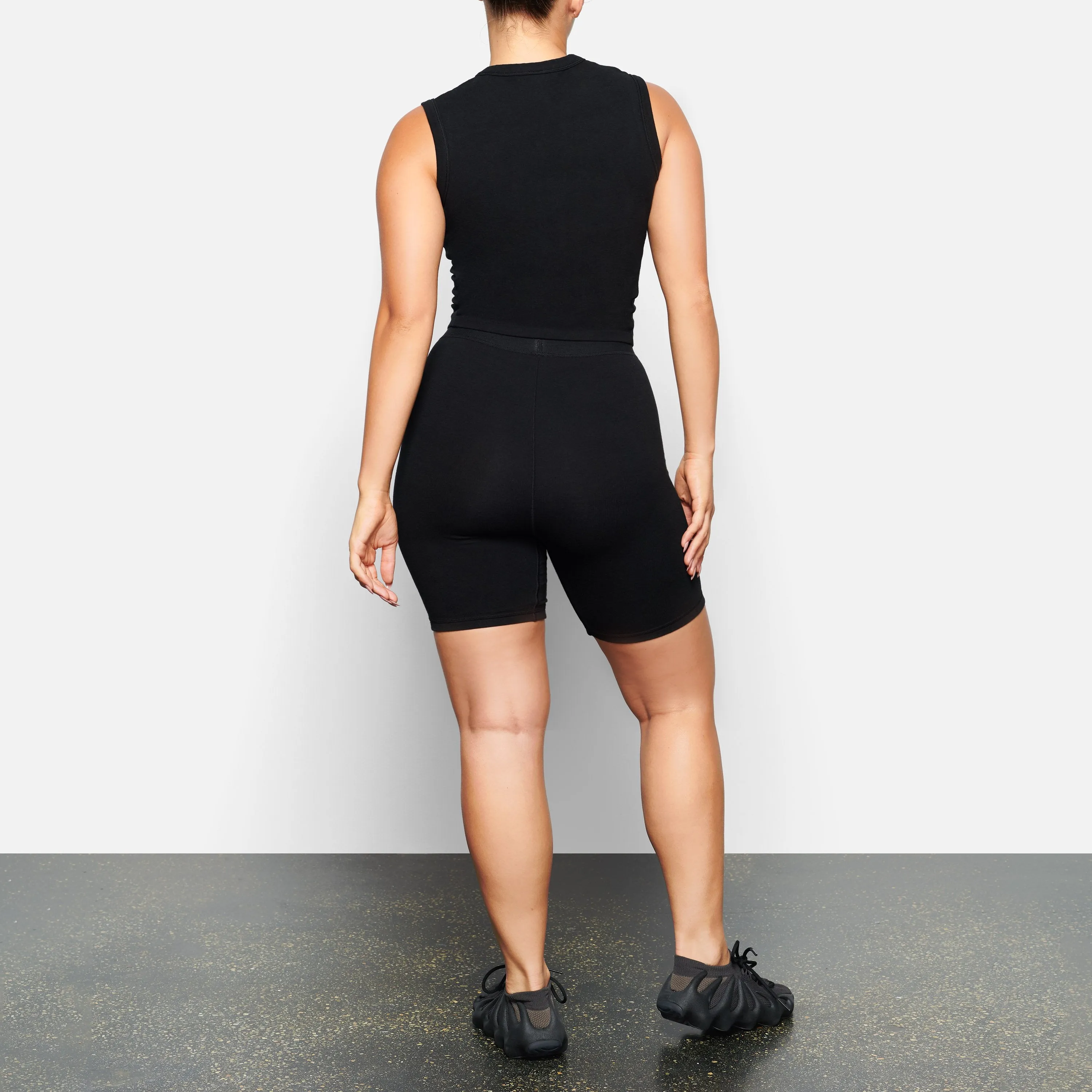 OUTDOOR BASICS TANK | ONYX